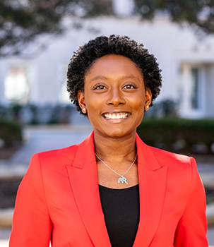 Headshot of Courtney Kelly