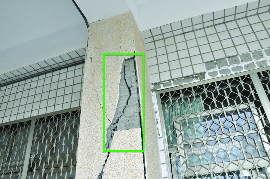 photo showing earthquake damage to a building concrete column